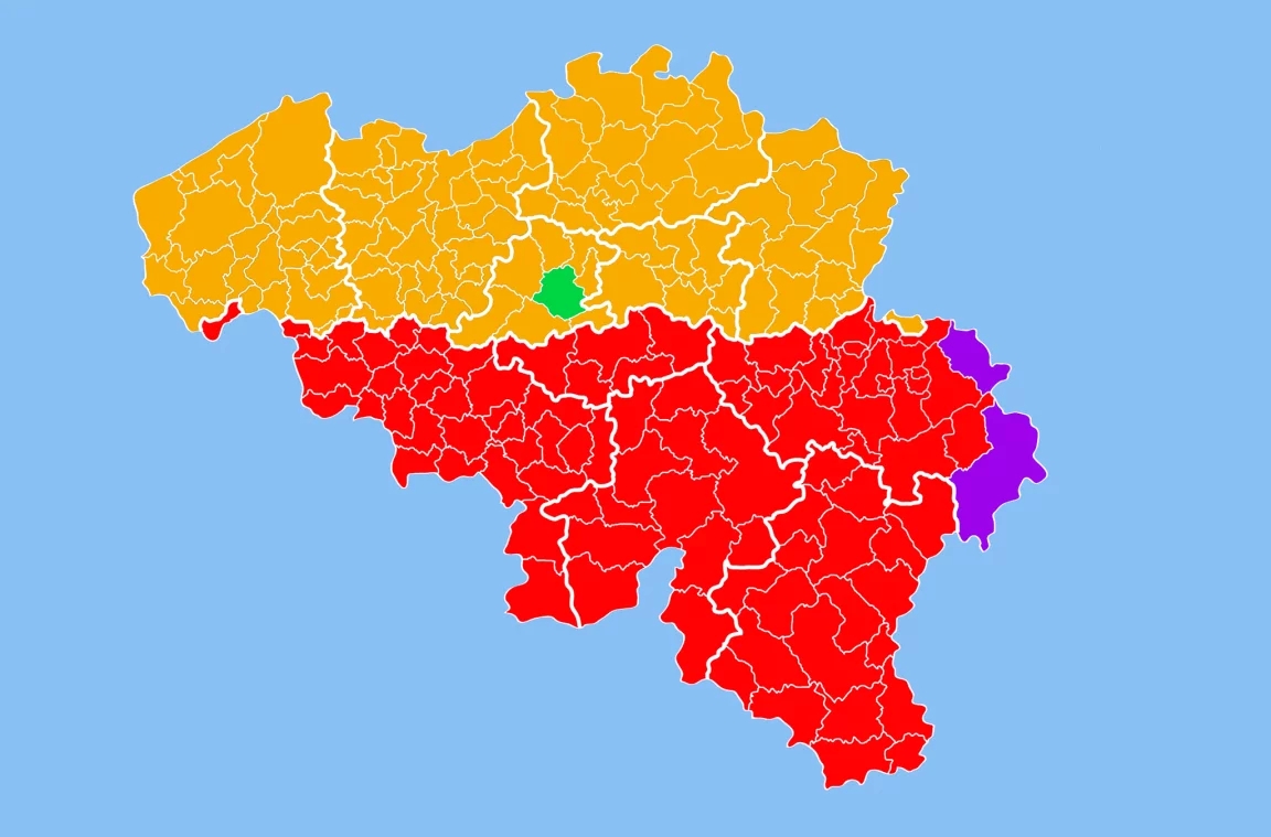 紅色法語區、橘色荷語區、紫色德語區、綠色是布魯塞爾為法語和荷語區https://fr.astelus.com/la-langue-est-parl%C3%A9e-belgique/carte-des-langues-parl%C3%A9es-en-belgique/